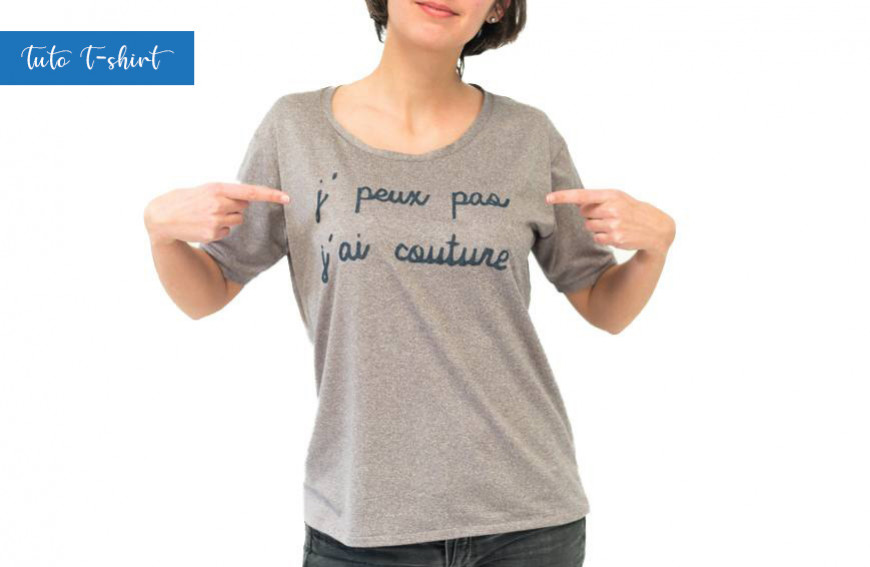 T-shirt imprimé partout ourlet élastique pour femme. 